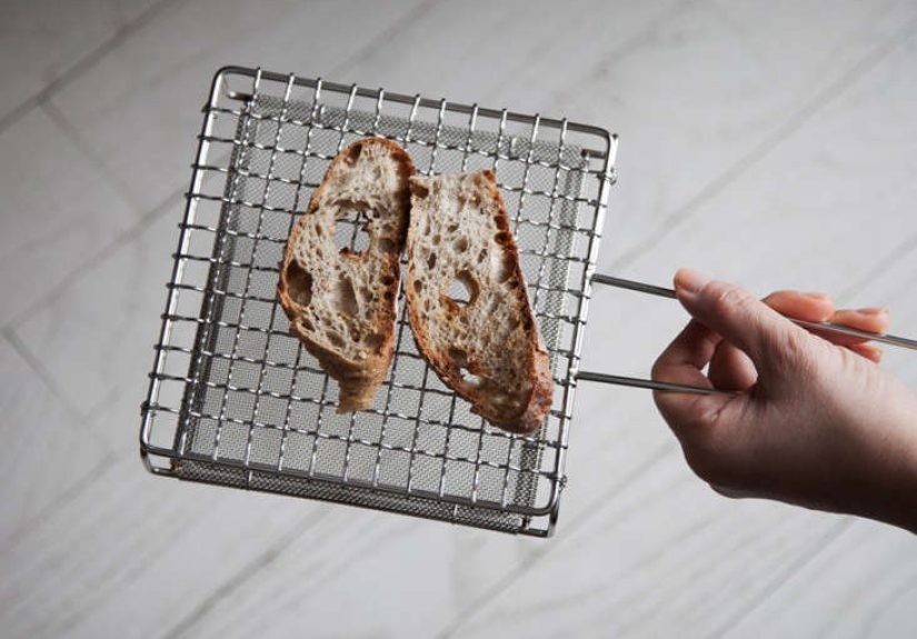 Grill in Style: A Japanese Stovetop Toaster for Small Kitchens