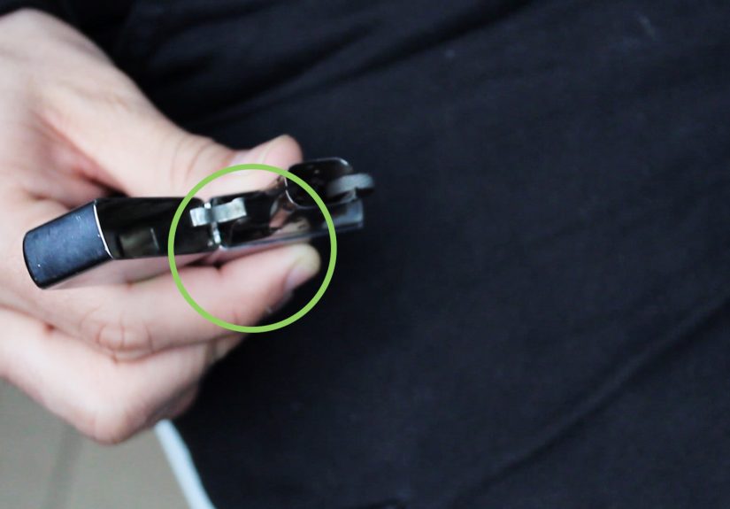 3 Ways to Flick a Zippo Lighter