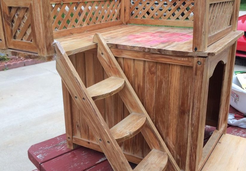 Dog House With Balcony