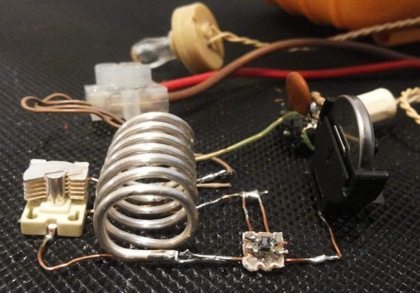 Half Crystal Radio, Half Regenerative Radio