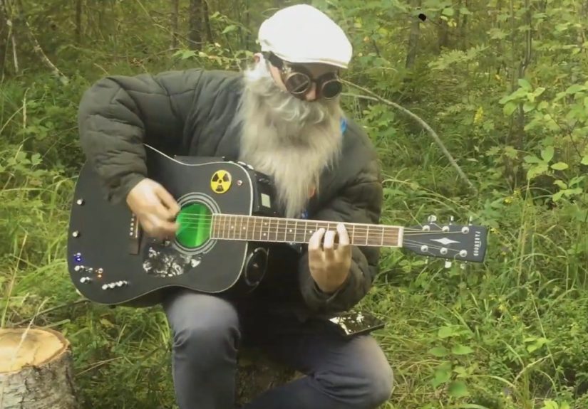 Raspberry Pi Crazy Guitar Rig Turns You Into A Hard &lsquo;N Heavy One-Man Band