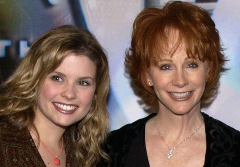 Reba McEntire Talks Friendship With JoAnna Garcia Swisher