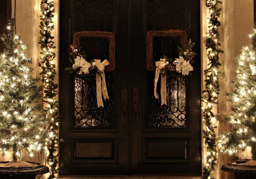 Christmas Porch and Front Door Garland DIY