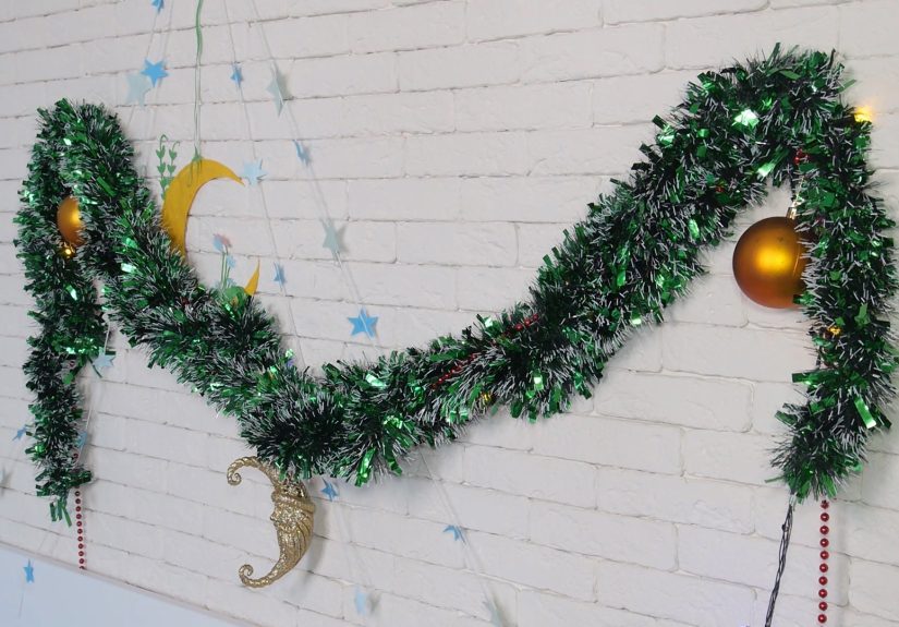 Easy Ways to Hang Garland on Stone Without Drilling: 9 Steps